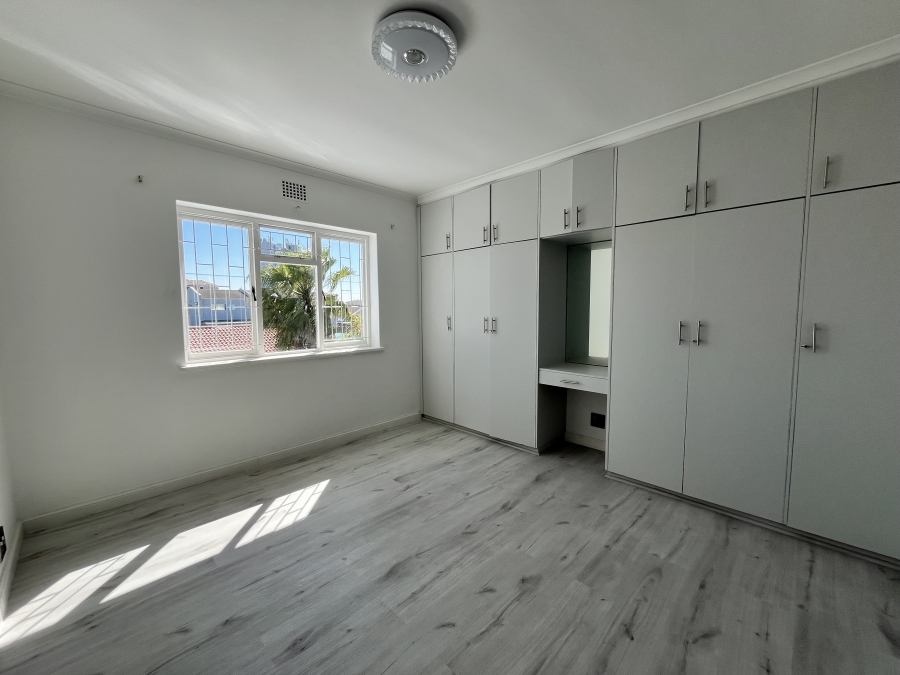 4 Bedroom Property for Sale in Bloubergrant Western Cape